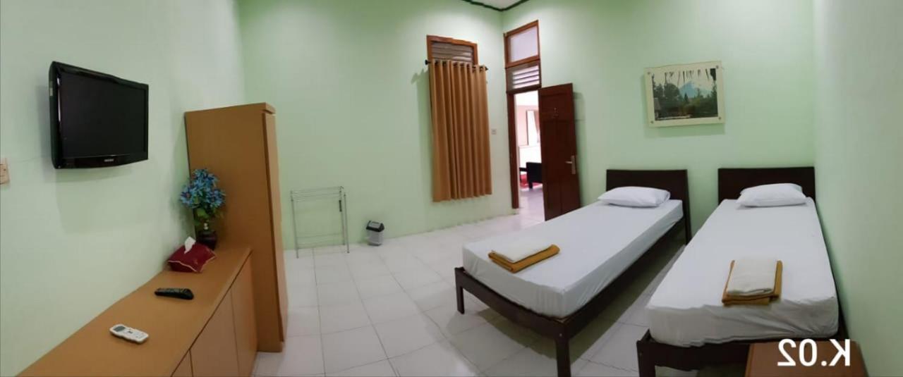Embe Pitoe Syariah Gejayan Mitra Reddoorz Hotel Pakualaman Exterior photo