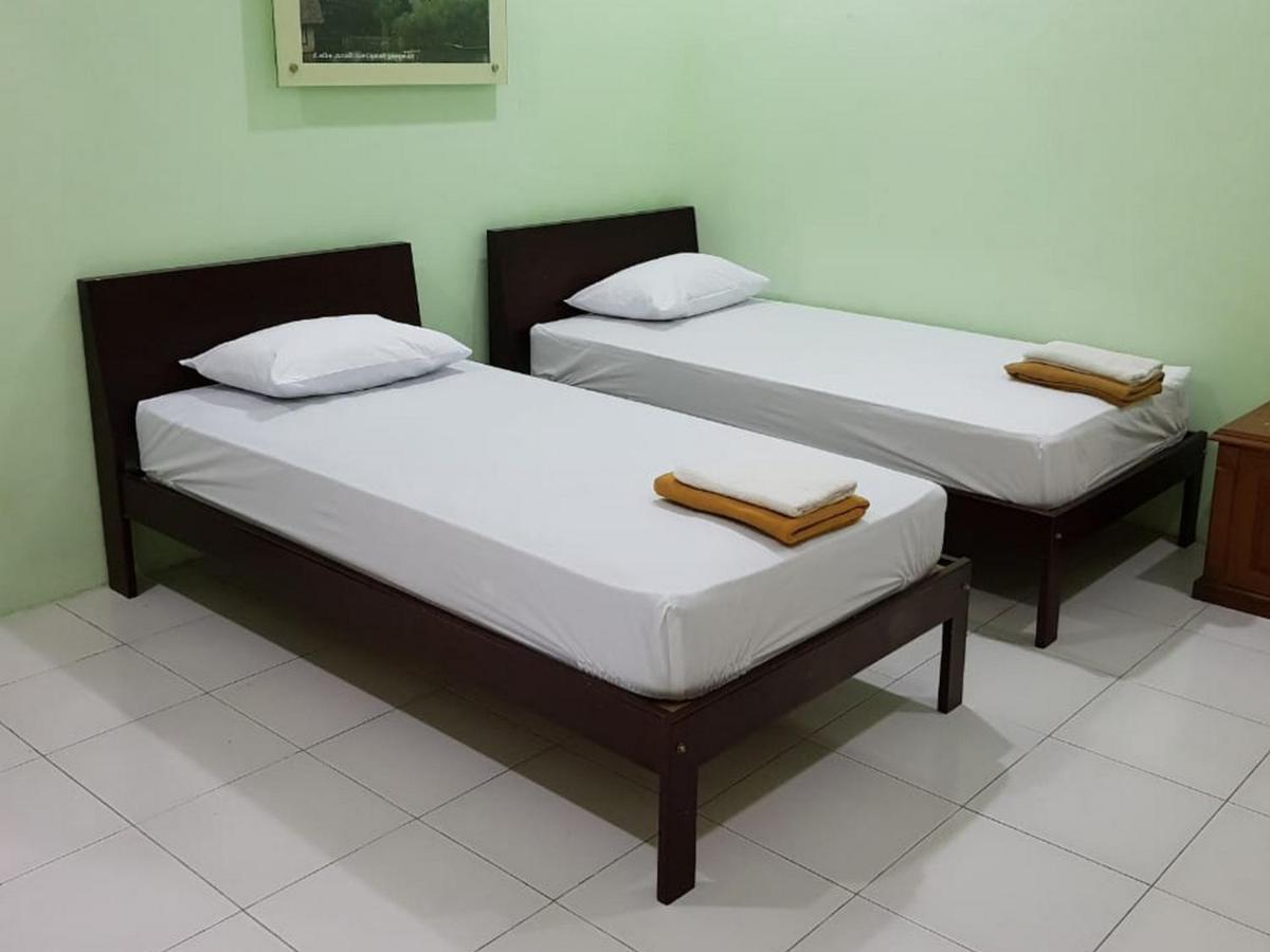 Embe Pitoe Syariah Gejayan Mitra Reddoorz Hotel Pakualaman Exterior photo