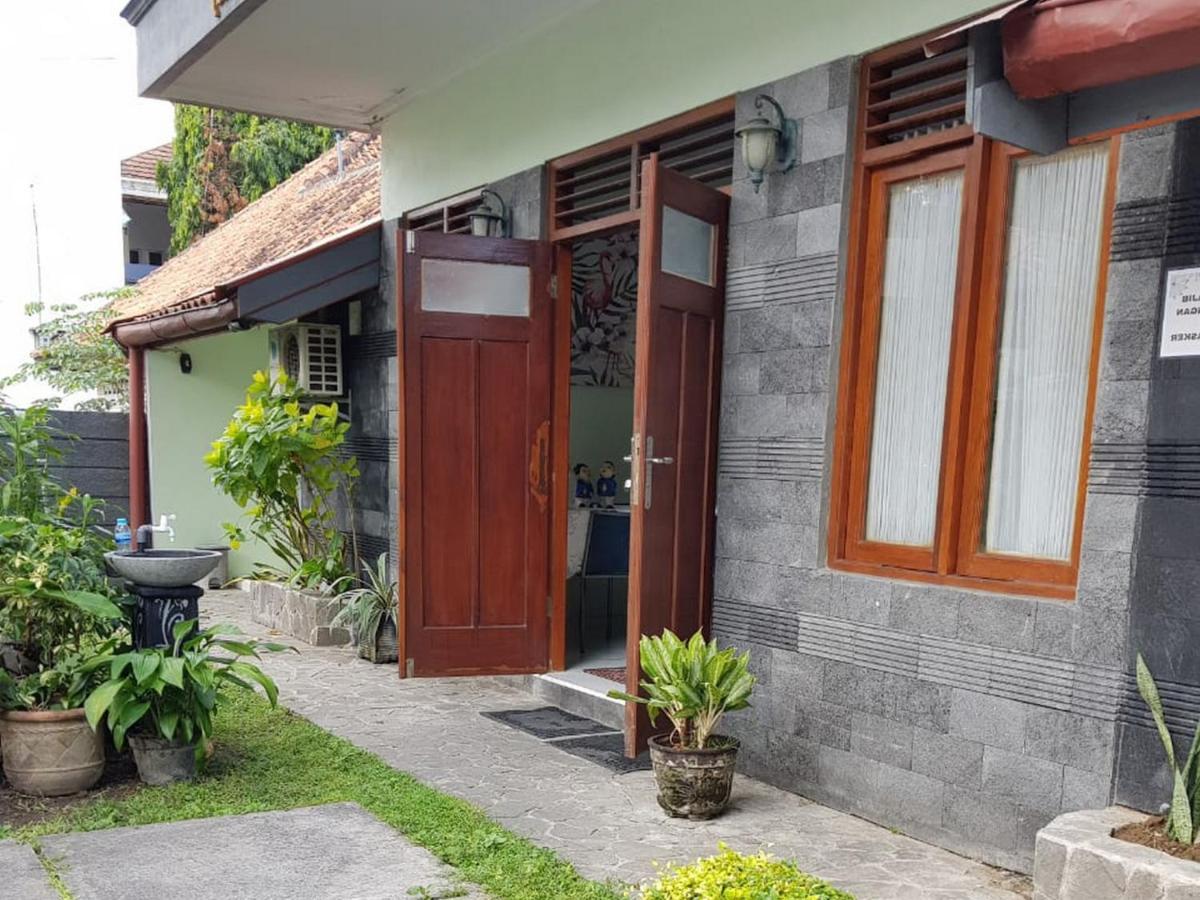 Embe Pitoe Syariah Gejayan Mitra Reddoorz Hotel Pakualaman Exterior photo