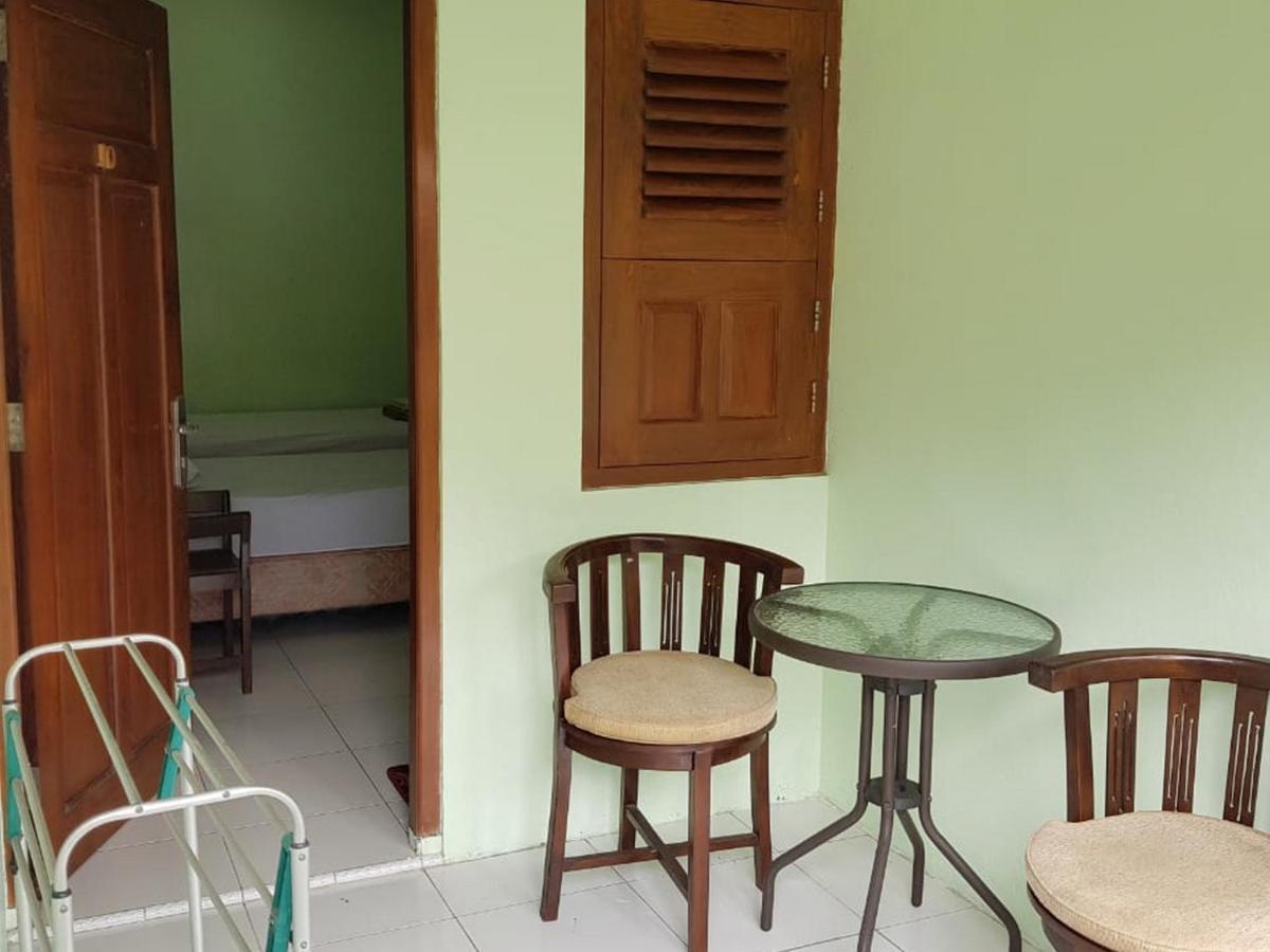 Embe Pitoe Syariah Gejayan Mitra Reddoorz Hotel Pakualaman Exterior photo