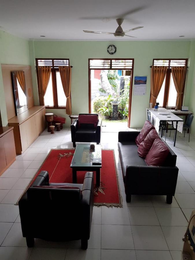 Embe Pitoe Syariah Gejayan Mitra Reddoorz Hotel Pakualaman Exterior photo