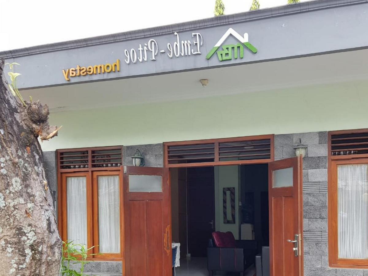 Embe Pitoe Syariah Gejayan Mitra Reddoorz Hotel Pakualaman Exterior photo