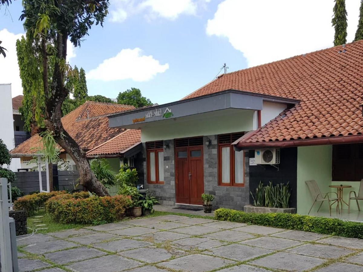 Embe Pitoe Syariah Gejayan Mitra Reddoorz Hotel Pakualaman Exterior photo